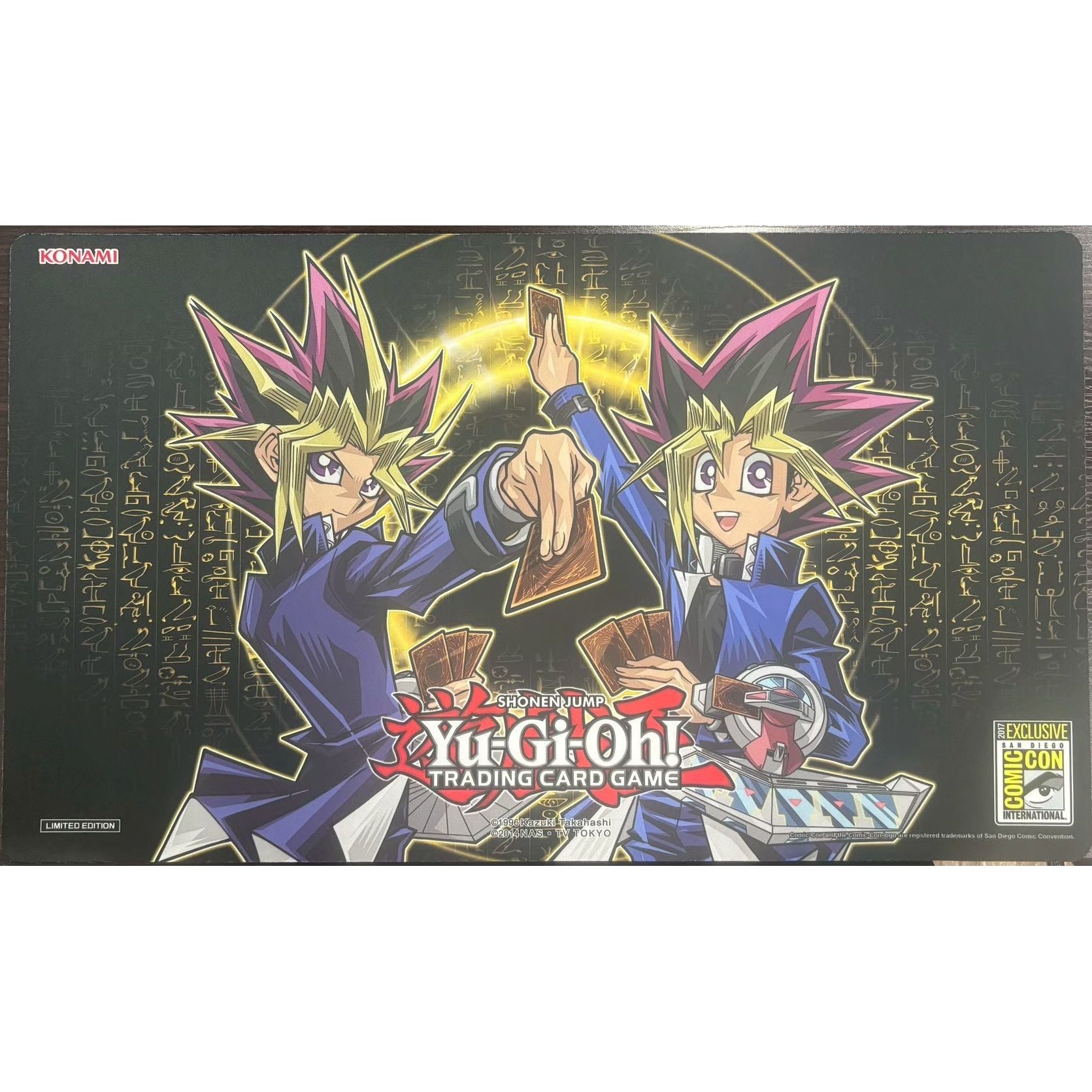 遊戯王】 プレイマット 闇遊戯＆武藤遊戯 (Comic Con) (袋なし) – カードン